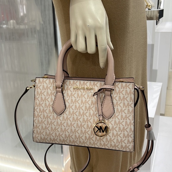 MICHAEL KORS
Sheila Small Faux Saffiano Leather Satchel
Optic White/Rose Gold - Picture 5 of 16